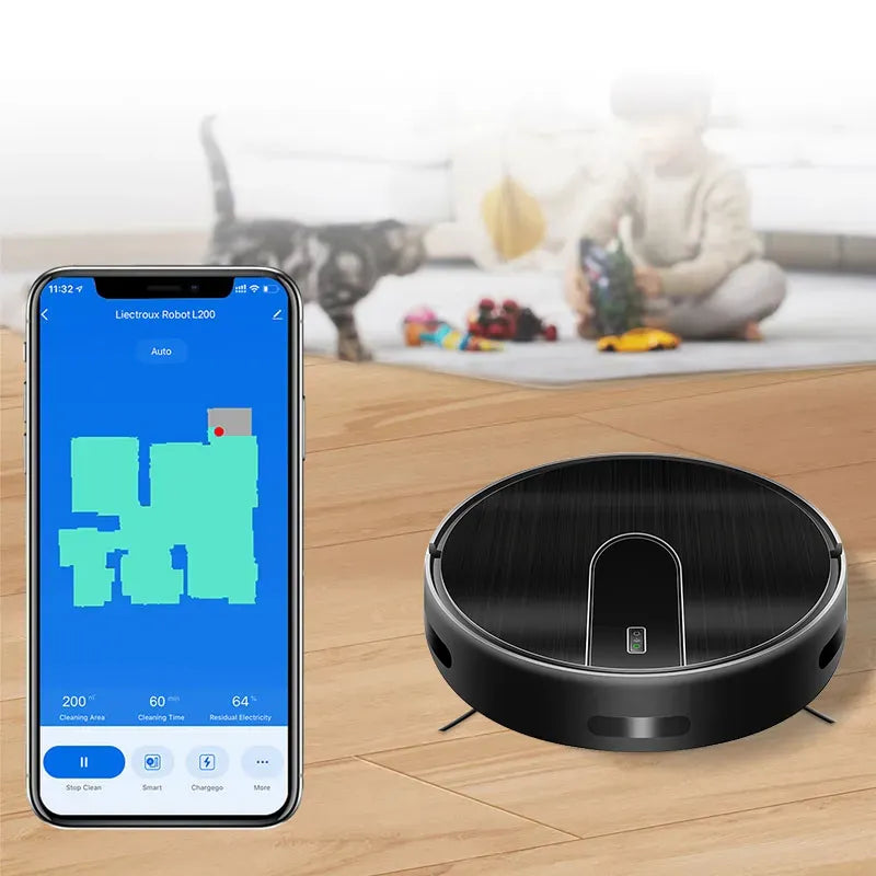 Smartphone mit Reinigungs-App neben einem AreoBot N7S Roboterstaubsauger auf Holzboden
