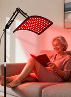 Avreno Rotlichttherapie Lampe neben dem Lesesessel