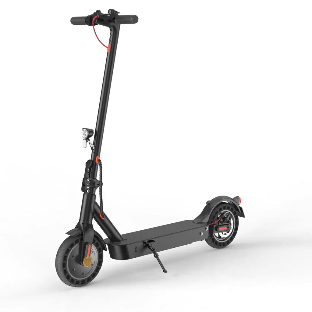 Schwarzer LynorHome E9 E-Scooter mit Straßenzulassung auf weißem Hintergrund