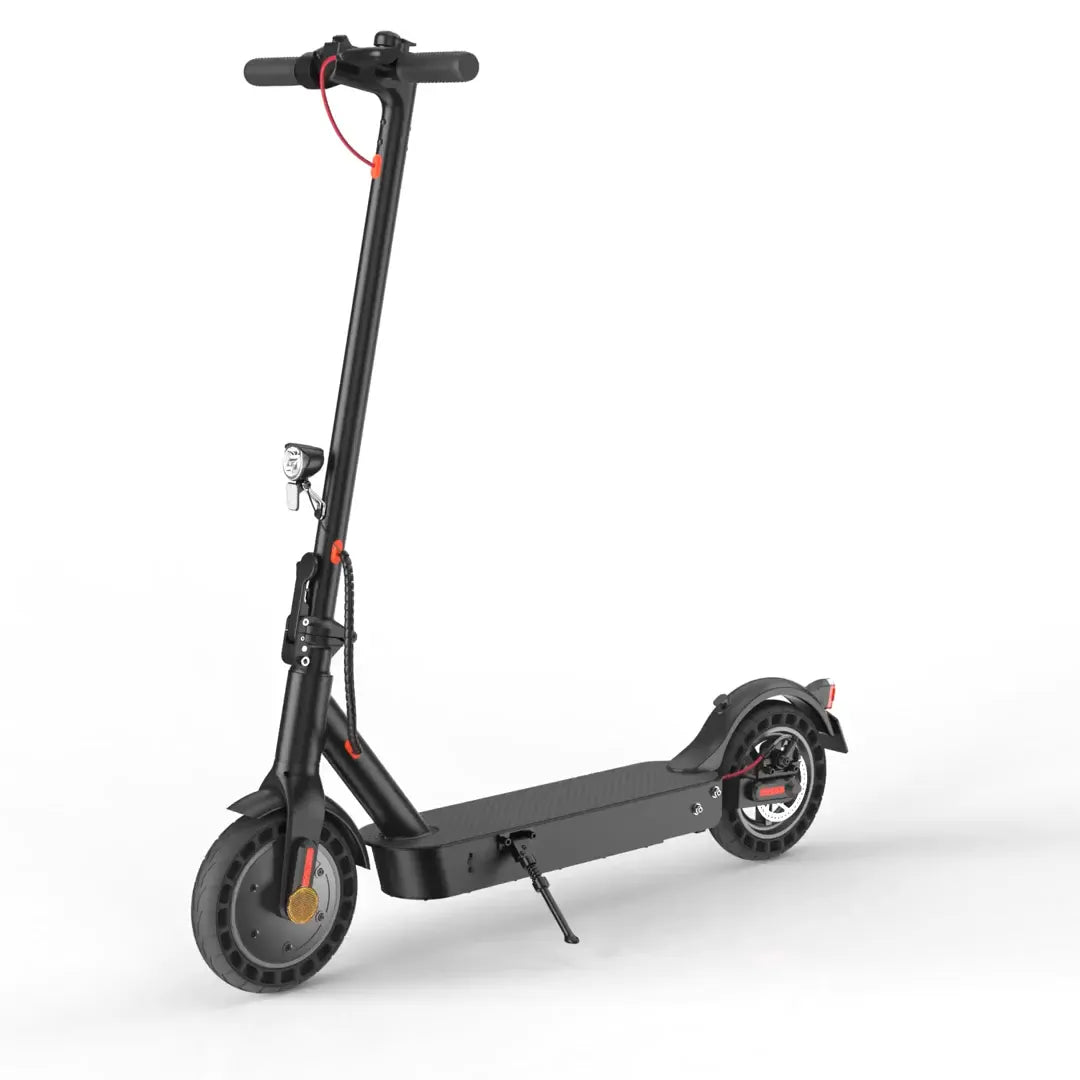 Schwarzer LynorHome E9 E-Scooter mit Straßenzulassung auf weißem Hintergrund