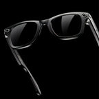 Schwarze Norwiss Smart Glasses mit reflektierenden Gläsern vor schwarzem Hintergrund
