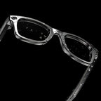 Onevik Smart Glasses mit Metallrahmen vor schwarzem Hintergrund