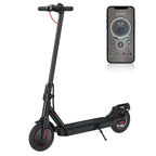 Schwarzer LynorHome E-Scooter mit Smartphone, das die App-Oberfläche anzeigt, auf weißem Hintergrund